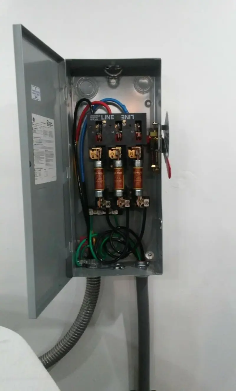 Three-phase disconnect switch installed for Smoke Detector Installation in Dale City
